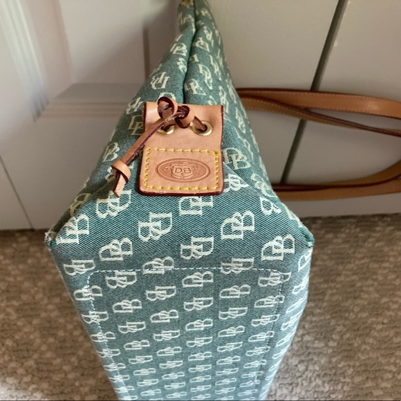 Dooney & Bourque Large Tassel Zip Top Handbag Monogram Canvas and Leather - Picture 3 of 6